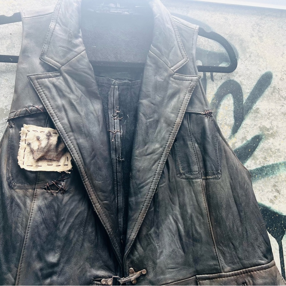 QUEEN of NOTHING Leather Battle Vest Fantasy Paranormal Holly Black - Picture 12 of 16